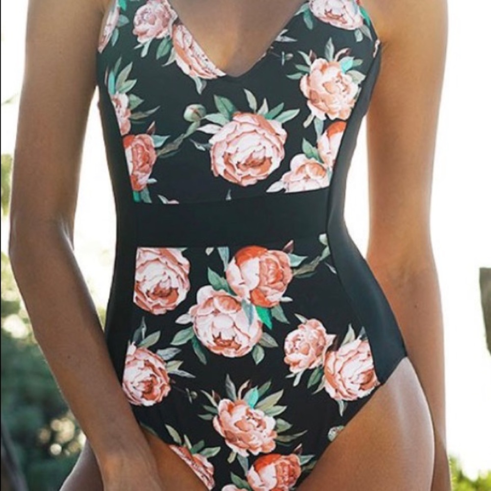 Cupshe floral one piece swimsuit, size M.  NWT.